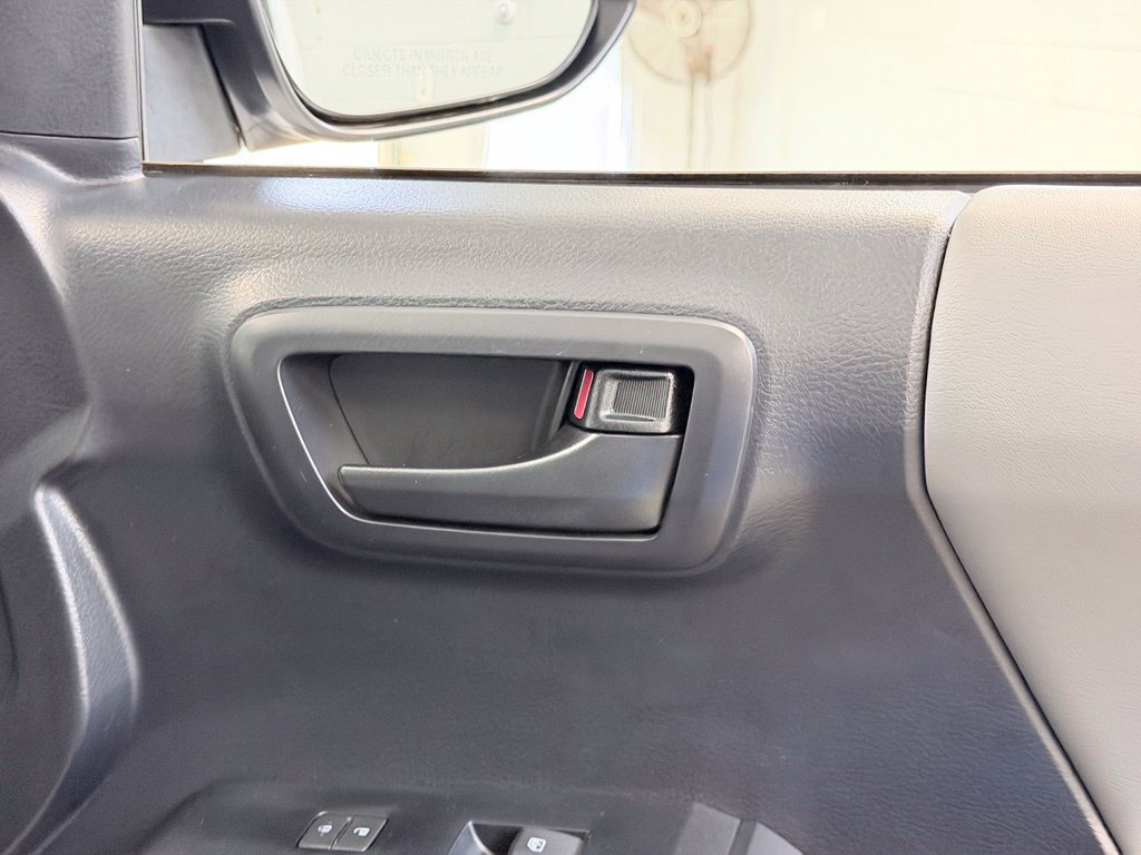 Used 2020 Toyota Tacoma SR AWD/4WD image 28