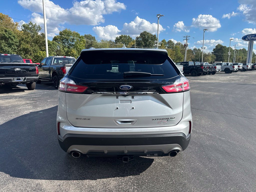 Used 2019 Ford Edge Titanium FWD image 4