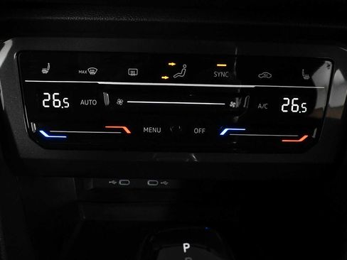 Certified 2023 Volkswagen Tiguan SE FWD image 26
