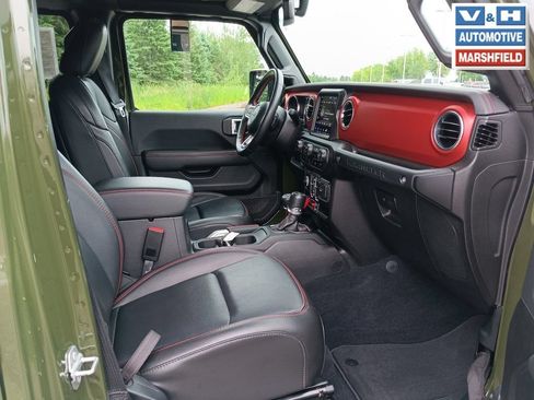 Used 2022 Jeep Wrangler Unlimited Rubicon w/ Cold Weather Group AWD/4WD image 18