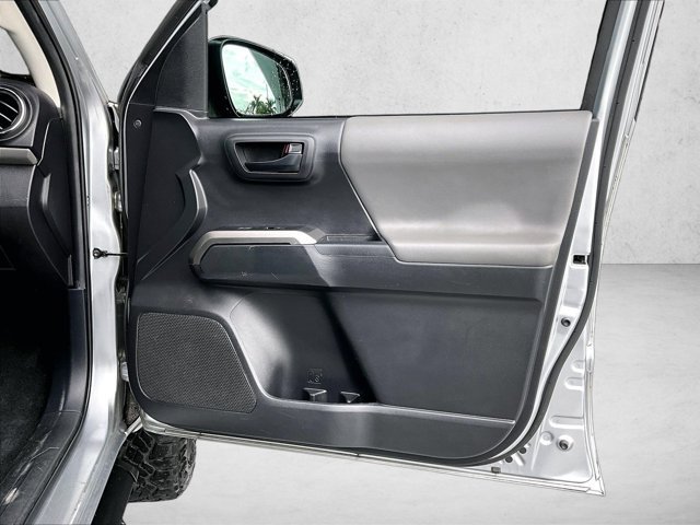 Used 2022 Toyota Tacoma SR5 w/ Technology Package RWD image 19