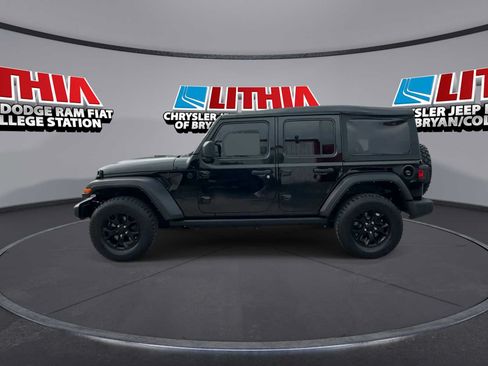 Used 2022 Jeep Wrangler Unlimited Sport AWD/4WD image 5