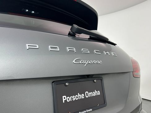 Used 2018 Porsche Cayenne AWD/4WD image 12