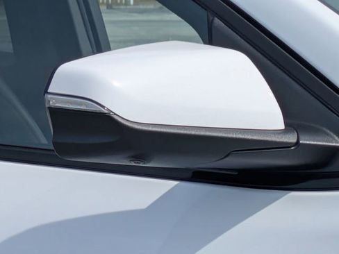 Used 2023 Chevrolet Equinox RS image 11