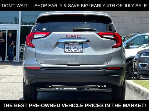 Used 2024 GMC Terrain SLE FWD image 5