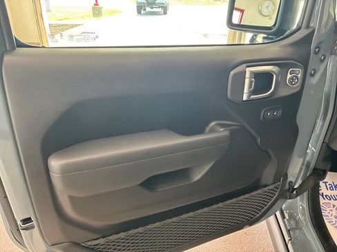 New 2026 Jeep Gladiator Sport AWD/4WD image 12