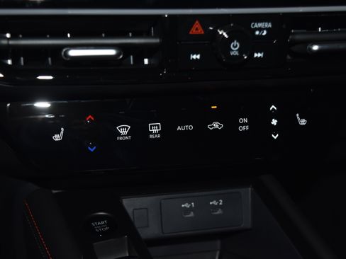 New 2025 Nissan Kicks SR w/ SR Premium Package AWD/4WD image 11