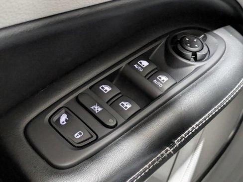 Used 2020 Jeep Compass Latitude FWD image 23
