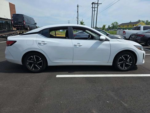 Used 2025 Nissan Sentra SV FWD image 4