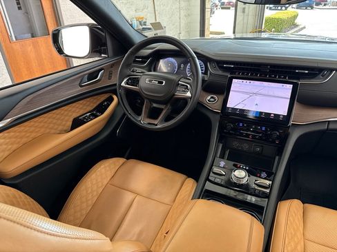 Used 2024 Jeep Grand Cherokee L Summit w/ Luxury Tech Group V AWD/4WD image 52