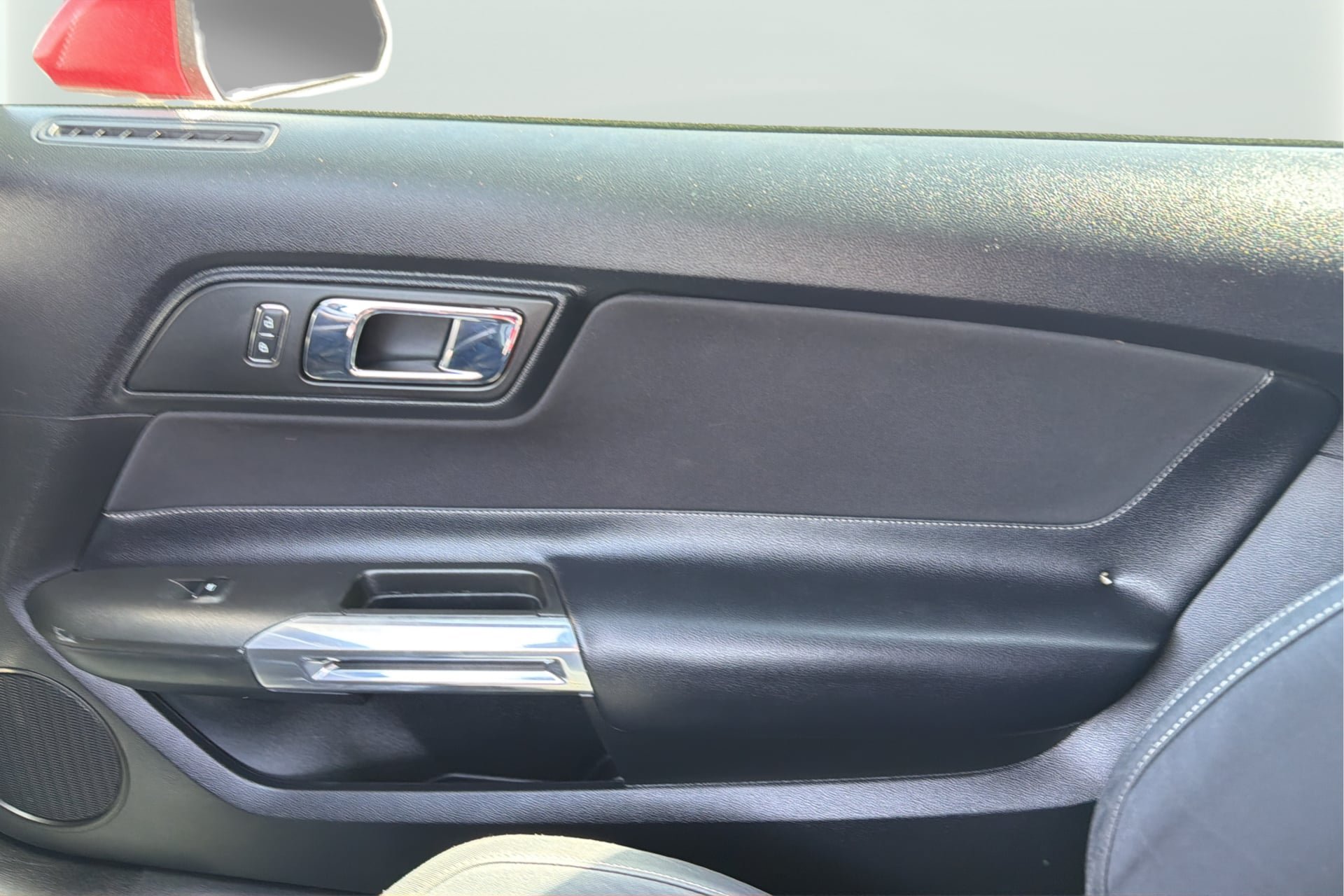 Used 2016 Ford Mustang Coupe RWD image 17