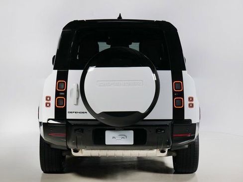 New 2026 Land Rover Defender 130 X-Dynamic SE image 7