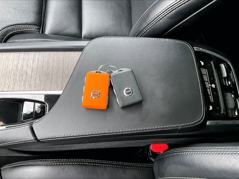 Used 2023 Volvo XC90 B6 Ultimate w/ Protection Package Premier AWD/4WD image 13