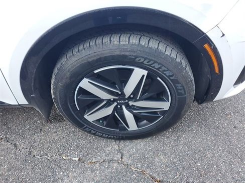 Used 2022 Kia Sorento EX w/ Panoramic Sunroof Package image 6