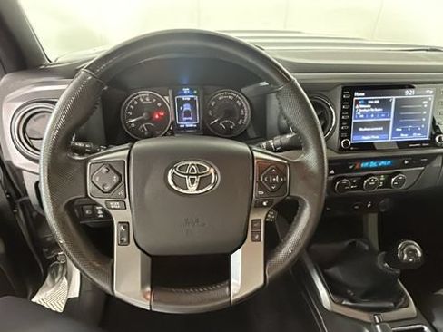 Used 2022 Toyota Tacoma TRD Sport w/ TRD Premium Sport Package AWD/4WD image 14