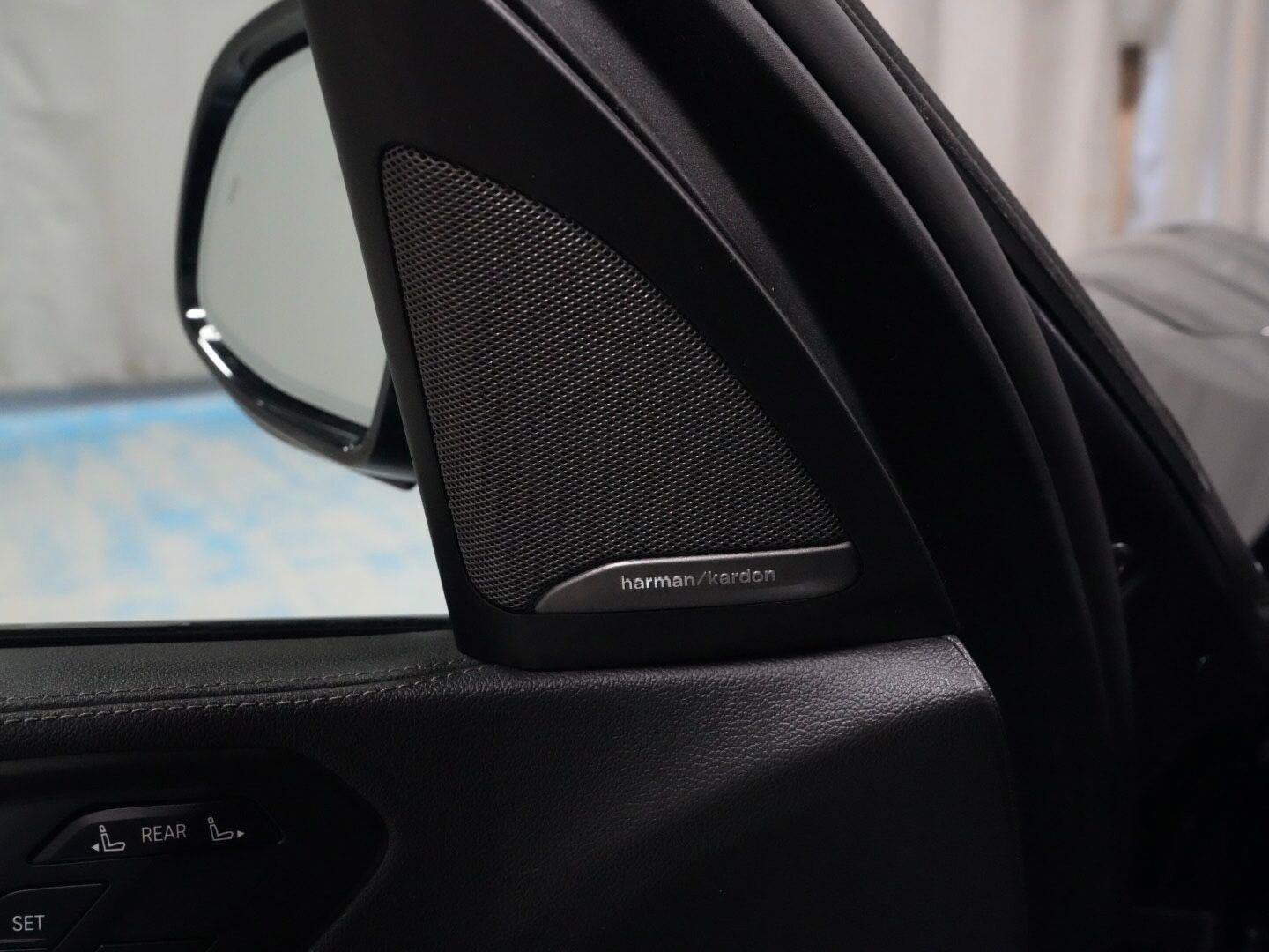 Used 2020 BMW X7 xDrive40i w/ Premium Package AWD/4WD image 9