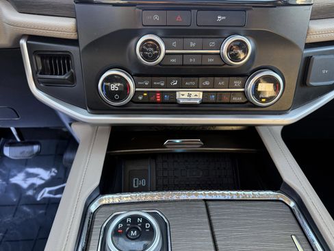 Used 2024 Ford Expedition Max Limited image 19