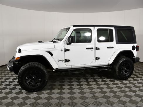 Used 2018 Jeep Wrangler Unlimited Sahara w/ Uconnect 4C Nav & Sound Group image 9