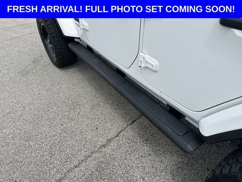Used 2020 Jeep Wrangler Unlimited Sahara AWD/4WD image 37
