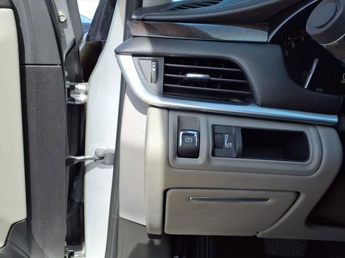 Used 2017 Cadillac XTS Luxury image 22