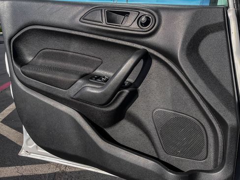 Used 2017 Ford Fiesta SE image 19