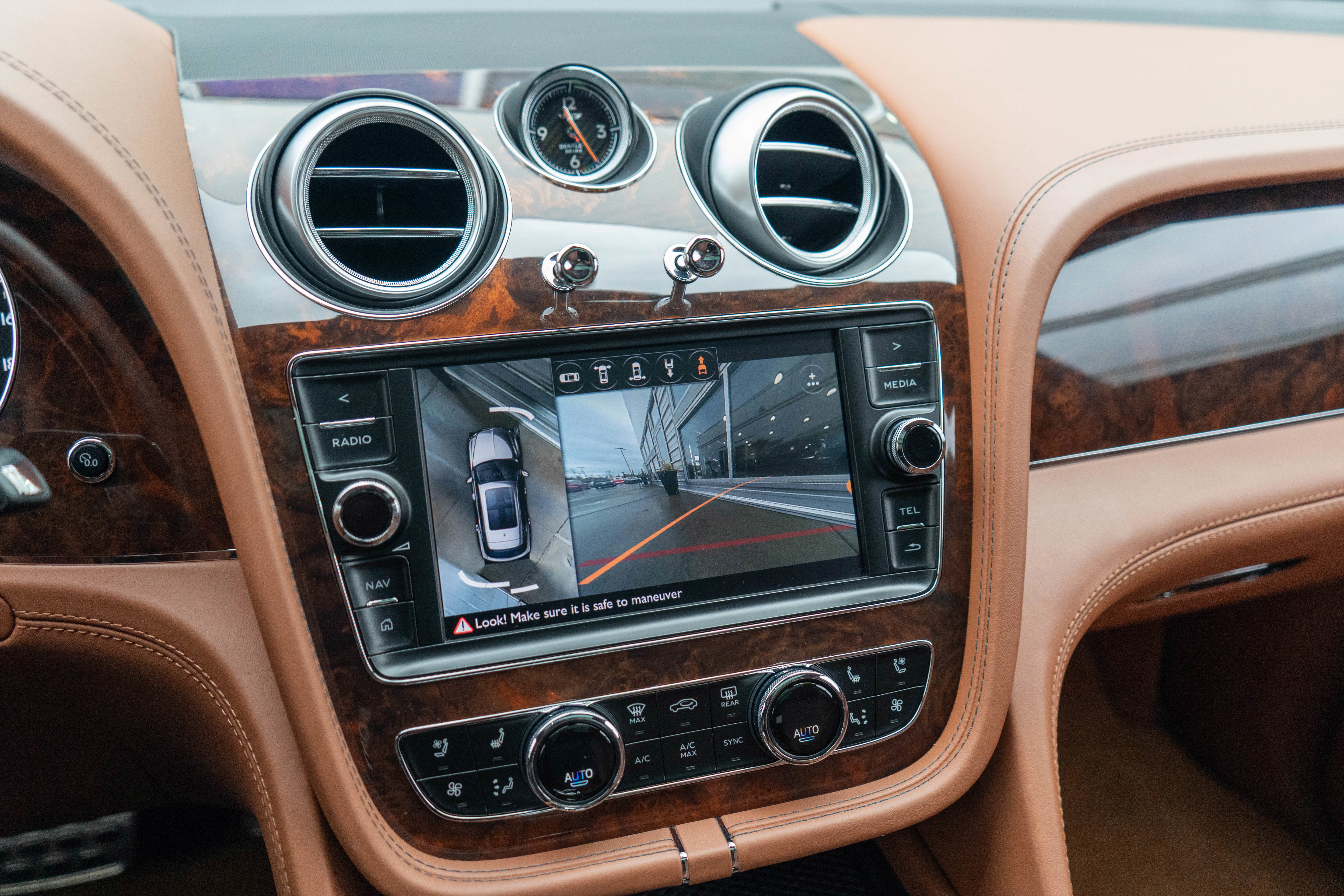 Used 2017 Bentley Bentayga AWD/4WD image 19
