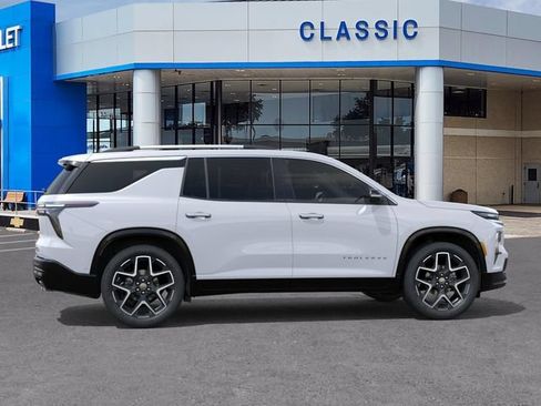 New 2026 Chevrolet Traverse High Country w/ LPO, Floor Liner Package AWD/4WD image 5