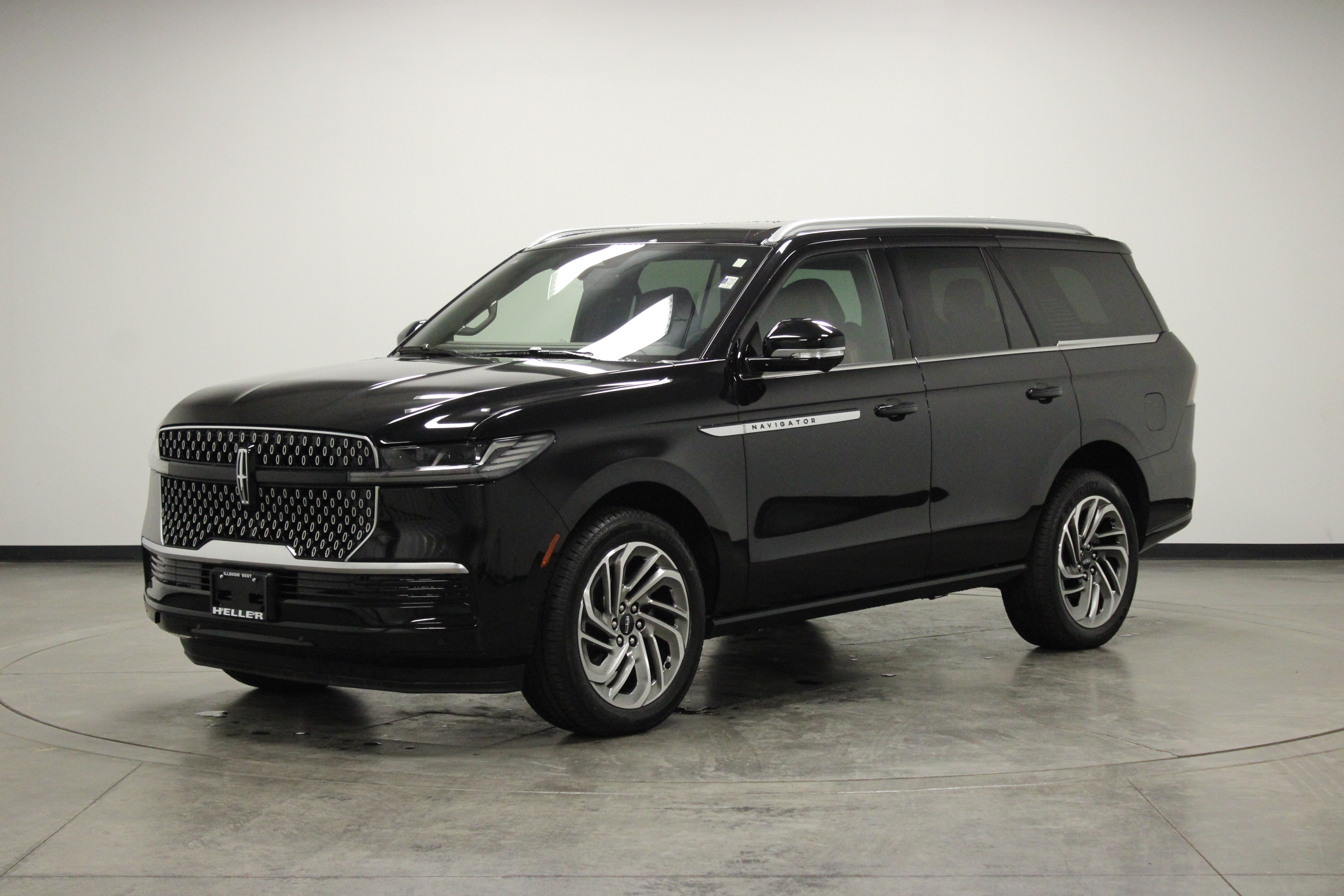 Used 2025 Lincoln Navigator Reserve AWD/4WD image 4