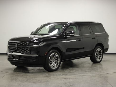Used 2025 Lincoln Navigator Reserve AWD/4WD image 4
