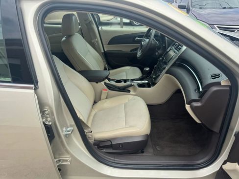 Used 2019 Ford Escape SE FWD image 12