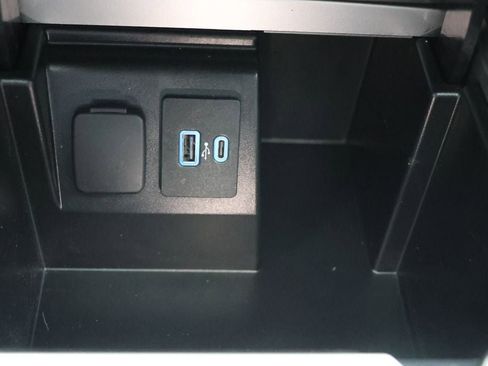 Used 2022 Ford Explorer XLT w/ Equipment Group 202A image 25