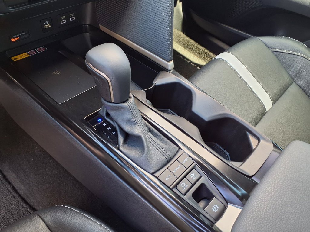 Used 2025 Toyota Camry SE w/ Convenience Package FWD image 25
