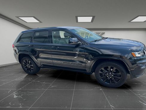 Used 2018 Jeep Grand Cherokee Altitude AWD/4WD image 2