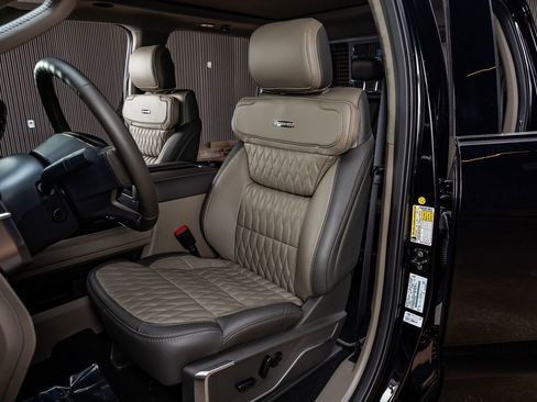 Used 2026 Ford F450 Platinum w/ Platinum Plus Package image 31