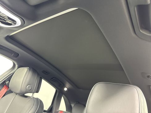 Used 2025 Porsche Macan image 16