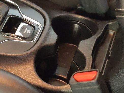 Used 2019 Jeep Cherokee Limited image 26