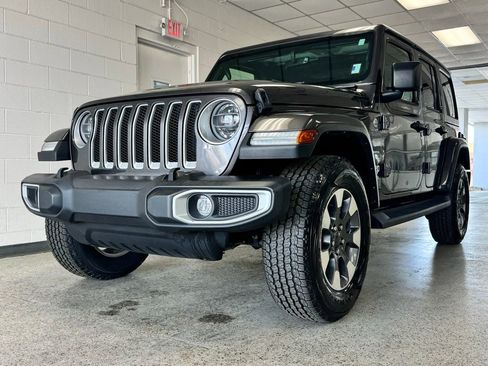 Certified 2022 Jeep Wrangler Unlimited Sahara w/ Dual Top Group image 28