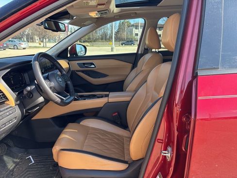 Used 2021 Nissan Rogue Platinum image 11