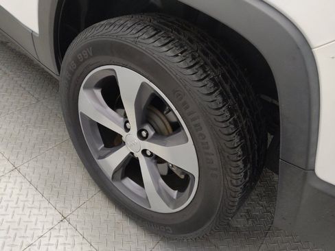 Used 2019 Jeep Cherokee Limited AWD/4WD image 31