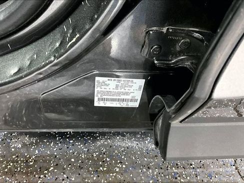 Used 2017 Ford Edge SEL image 16