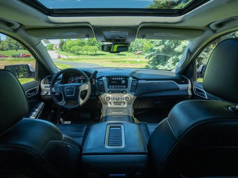 Used 2020 GMC Yukon XL Denali AWD/4WD image 13