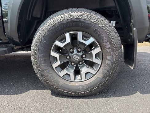 Used 2023 Toyota Tacoma TRD Off-Road image 18
