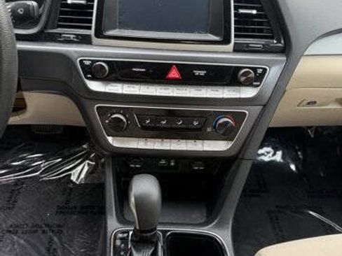 Used 2018 Hyundai Sonata SE FWD image 14