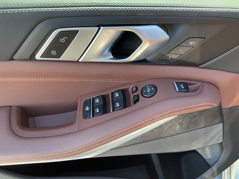 Used 2025 BMW X5 xDrive40i w/ Executive Package image 4