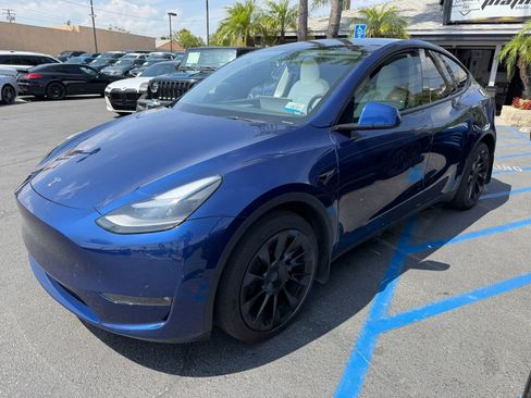 Used 2023 Tesla Model Y Long Range AWD/4WD image 3