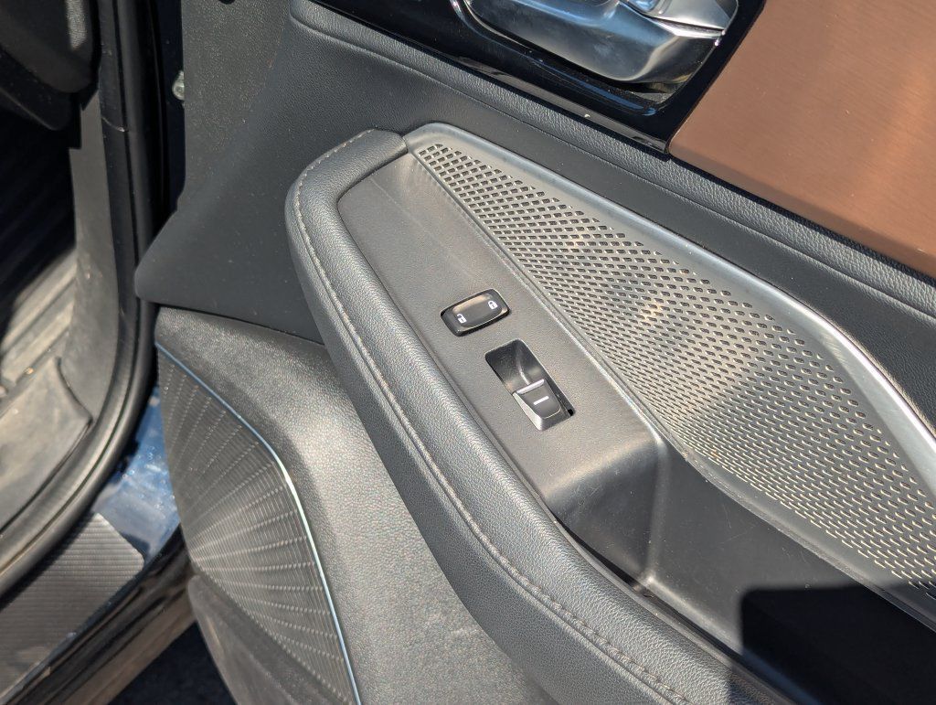 Used 2022 Acura MDX SH-AWD image 37
