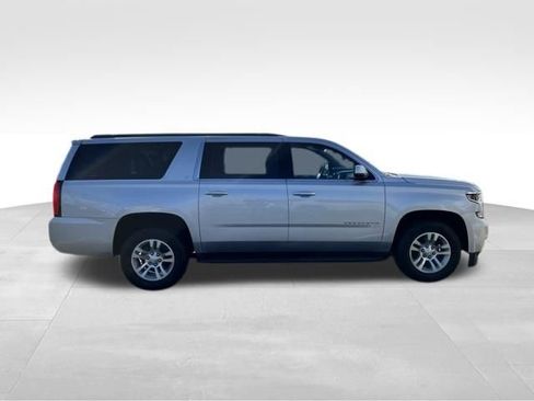 Used 2020 Chevrolet Suburban LT w/ Luxury Package image 4