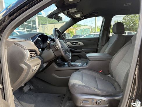 Used 2022 Chevrolet Traverse LT FWD image 9
