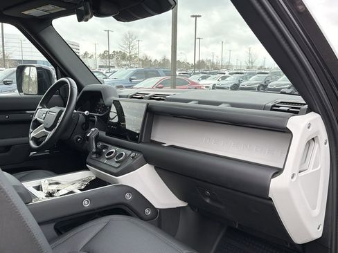 Used 2025 Land Rover Defender 110 S image 18