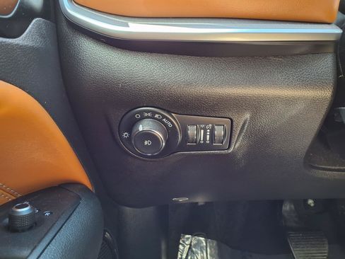 Used 2025 Jeep Compass Limited w/ Elite Group AWD/4WD image 14